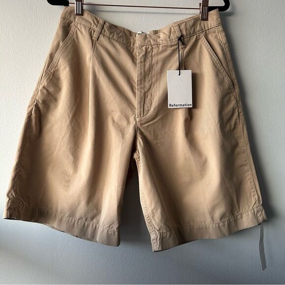 Reformation Malia Mid Rise 10” Trouser Twill Shorts in khaki - Picture 2 of 9